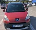 Красный Пежо Partner, объемом двигателя 1.6 л и пробегом 218 тыс. км за 7900 $, фото 1 на Automoto.ua