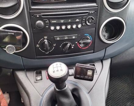 Красный Пежо Partner, объемом двигателя 1.6 л и пробегом 218 тыс. км за 7900 $, фото 12 на Automoto.ua