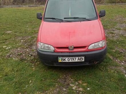 Червоний Пежо Partner, об'ємом двигуна 2 л та пробігом 394 тис. км за 2000 $, фото 1 на Automoto.ua
