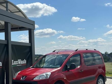 Красный Пежо Partner, объемом двигателя 1.6 л и пробегом 300 тыс. км за 5300 $, фото 1 на Automoto.ua