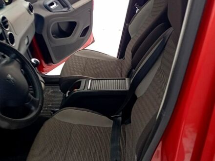 Червоний Пежо Partner, об'ємом двигуна 1.6 л та пробігом 210 тис. км за 6000 $, фото 1 на Automoto.ua
