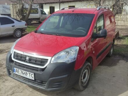 Красный Пежо Partner, объемом двигателя 1.6 л и пробегом 170 тыс. км за 8300 $, фото 1 на Automoto.ua