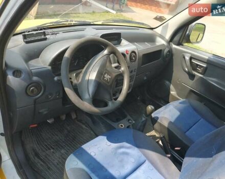 Желтый Пежо Partner, объемом двигателя 2 л и пробегом 206 тыс. км за 2500 $, фото 6 на Automoto.ua