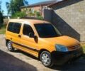 Желтый Пежо Partner, объемом двигателя 2 л и пробегом 202 тыс. км за 3800 $, фото 1 на Automoto.ua