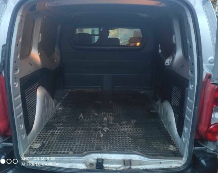 Сірий Пежо Partner, об'ємом двигуна 1.6 л та пробігом 310 тис. км за 4998 $, фото 5 на Automoto.ua