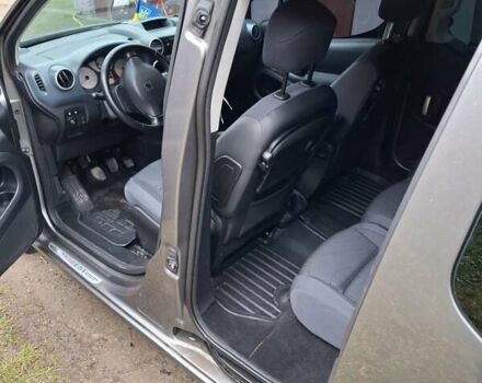 Серый Пежо Partner, объемом двигателя 1.6 л и пробегом 273 тыс. км за 7400 $, фото 7 на Automoto.ua