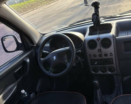 Серый Пежо Partner, объемом двигателя 1.56 л и пробегом 229 тыс. км за 4800 $, фото 16 на Automoto.ua