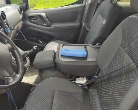 Серый Пежо Partner, объемом двигателя 1.6 л и пробегом 208 тыс. км за 7000 $, фото 3 на Automoto.ua