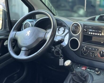 Серый Пежо Partner, объемом двигателя 1.6 л и пробегом 146 тыс. км за 2500 $, фото 1 на Automoto.ua
