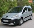 Серый Пежо Partner, объемом двигателя 1.6 л и пробегом 214 тыс. км за 7800 $, фото 1 на Automoto.ua