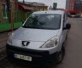 Серый Пежо Partner, объемом двигателя 1.6 л и пробегом 390 тыс. км за 4900 $, фото 1 на Automoto.ua