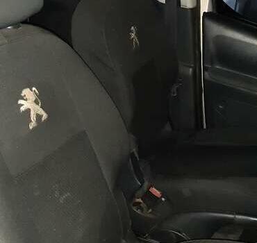 Сірий Пежо Partner, об'ємом двигуна 1.56 л та пробігом 383 тис. км за 5000 $, фото 11 на Automoto.ua