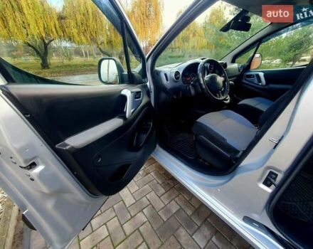 Серый Пежо Partner, объемом двигателя 1.6 л и пробегом 158 тыс. км за 8500 $, фото 7 на Automoto.ua