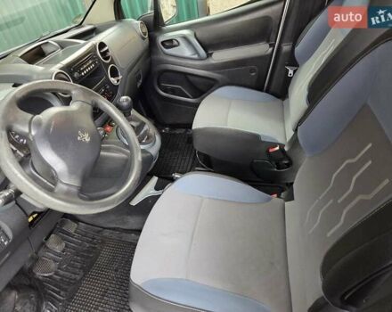 Серый Пежо Partner, объемом двигателя 1.56 л и пробегом 174 тыс. км за 8000 $, фото 4 на Automoto.ua
