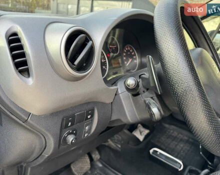 Серый Пежо Partner, объемом двигателя 1.56 л и пробегом 213 тыс. км за 12500 $, фото 9 на Automoto.ua