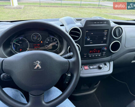 Серый Пежо Partner, объемом двигателя 0 л и пробегом 23 тыс. км за 10600 $, фото 16 на Automoto.ua
