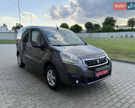 Серый Пежо Partner, объемом двигателя 0 л и пробегом 23 тыс. км за 10600 $, фото 2 на Automoto.ua
