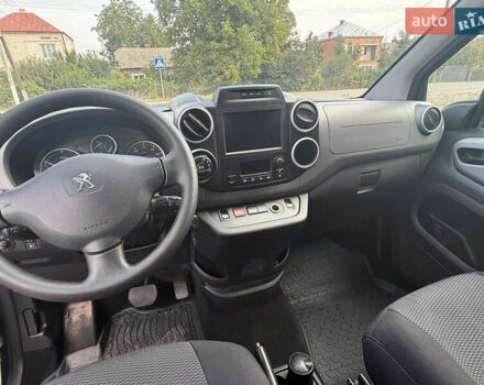 Серый Пежо Partner, объемом двигателя 0 л и пробегом 132 тыс. км за 8200 $, фото 11 на Automoto.ua