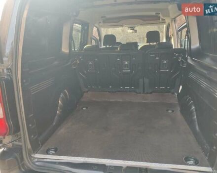 Сірий Пежо Partner, об'ємом двигуна 1.5 л та пробігом 30 тис. км за 19950 $, фото 5 на Automoto.ua