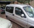 Серый Пежо Partner, объемом двигателя 0 л и пробегом 300 тыс. км за 2000 $, фото 2 на Automoto.ua