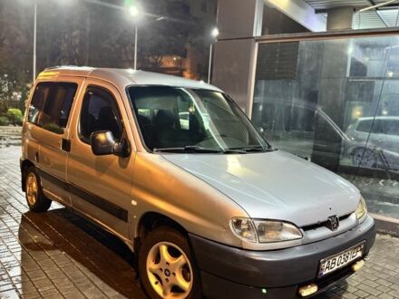 Серый Пежо Partner, объемом двигателя 1.9 л и пробегом 400 тыс. км за 1600 $, фото 1 на Automoto.ua
