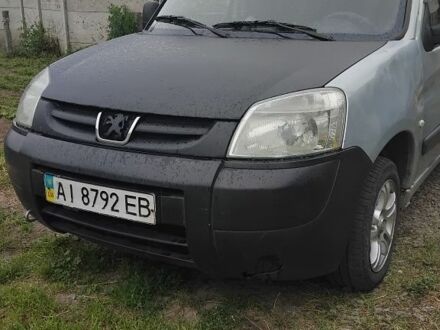 Серый Пежо Partner, объемом двигателя 1.4 л и пробегом 338 тыс. км за 3000 $, фото 1 на Automoto.ua