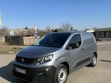 Серый Пежо Partner, объемом двигателя 0 л и пробегом 236 тыс. км за 12000 $, фото 1 на Automoto.ua