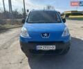 Синий Пежо Partner, объемом двигателя 1.6 л и пробегом 300 тыс. км за 5700 $, фото 1 на Automoto.ua