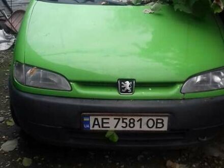 Зеленый Пежо Partner, объемом двигателя 1.9 л и пробегом 111 тыс. км за 3000 $, фото 1 на Automoto.ua