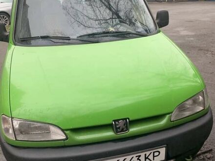 Зеленый Пежо Partner, объемом двигателя 1.9 л и пробегом 350 тыс. км за 2500 $, фото 1 на Automoto.ua