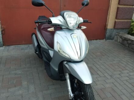 Серый Пиаджо Beverly, объемом двигателя 0 л и пробегом 33 тыс. км за 1350 $, фото 1 на Automoto.ua