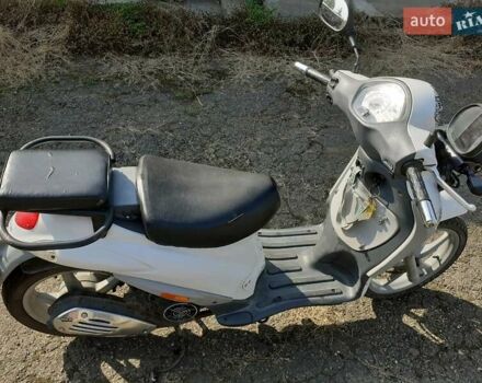 Белый Пиаджо Liberty, объемом двигателя 0 л и пробегом 1 тыс. км за 450 $, фото 5 на Automoto.ua