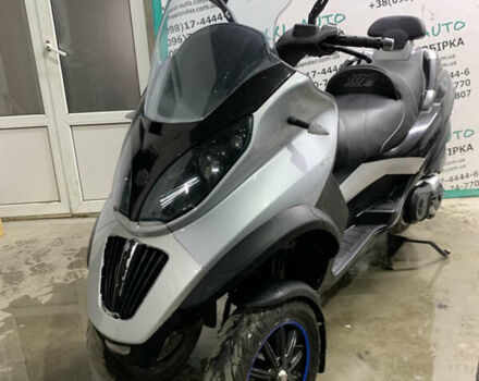 Черный Пиаджо MP3, объемом двигателя 0.4 л и пробегом 6 тыс. км за 2500 $, фото 1 на Automoto.ua