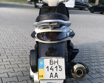 Белый Пиаджо Beverly 500, объемом двигателя 5 л и пробегом 290 тыс. км за 1250 $, фото 6 на Automoto.ua