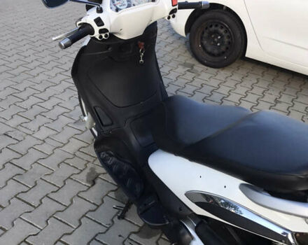 Белый Пиаджо Beverly 500, объемом двигателя 5 л и пробегом 290 тыс. км за 1250 $, фото 5 на Automoto.ua