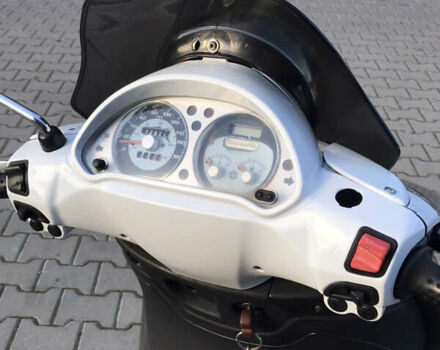 Белый Пиаджо Beverly 500, объемом двигателя 5 л и пробегом 290 тыс. км за 1250 $, фото 3 на Automoto.ua