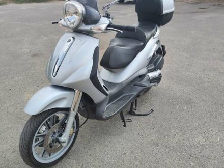 Пиаджо Beverly 500 2004 в Новомосковске на Automoto.ua Серый Пиаджо Beverly 500, объемом двигателя 0.46 л и пробегом 32 тыс. км за 3300 $, фото 1 на Automoto.ua