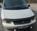 Белый Плимут Вояжер, объемом двигателя 3.3 л и пробегом 192 тыс. км за 3200 $, фото 1 на Automoto.ua