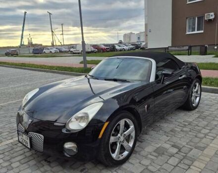 Черный Понтиак Солстис, объемом двигателя 2.38 л и пробегом 69 тыс. км за 13000 $, фото 1 на Automoto.ua