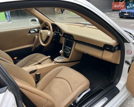 Білий Порше 911, об'ємом двигуна 3.6 л та пробігом 88 тис. км за 54000 $, фото 36 на Automoto.ua