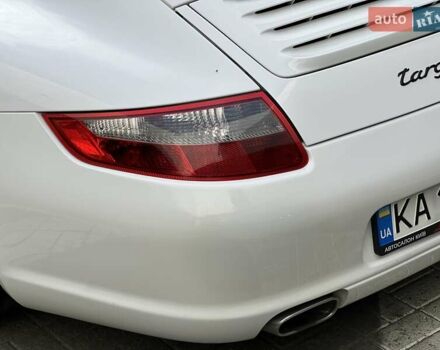 Білий Порше 911, об'ємом двигуна 3.6 л та пробігом 88 тис. км за 54000 $, фото 8 на Automoto.ua