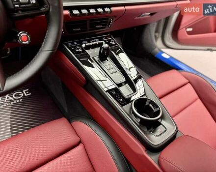 Серый Порше 911, объемом двигателя 3.6 л и пробегом 1 тыс. км за 297700 $, фото 32 на Automoto.ua