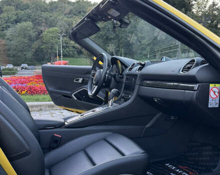 Желтый Порше Бокстер, объемом двигателя 1.99 л и пробегом 28 тыс. км за 75555 $, фото 78 на Automoto.ua