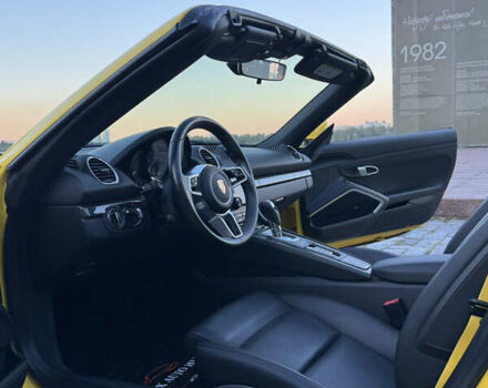 Желтый Порше Бокстер, объемом двигателя 1.99 л и пробегом 28 тыс. км за 75555 $, фото 77 на Automoto.ua