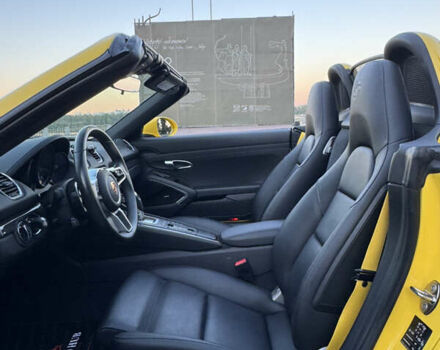 Желтый Порше Бокстер, объемом двигателя 1.99 л и пробегом 28 тыс. км за 75555 $, фото 72 на Automoto.ua