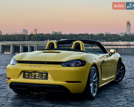 Желтый Порше Бокстер, объемом двигателя 1.99 л и пробегом 28 тыс. км за 75555 $, фото 106 на Automoto.ua