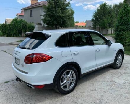 Белый Порше Кайене С Гибрид, объемом двигателя 3 л и пробегом 160 тыс. км за 19000 $, фото 2 на Automoto.ua