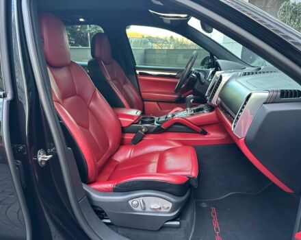 Черный Порше Кайене С Гибрид, объемом двигателя 3 л и пробегом 180 тыс. км за 34800 $, фото 6 на Automoto.ua