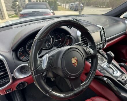 Білий Порше Каєн Турбо С, об'ємом двигуна 4.8 л та пробігом 89 тис. км за 29999 $, фото 11 на Automoto.ua