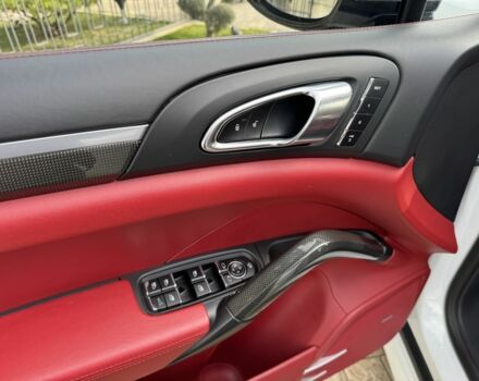 Білий Порше Каєн Турбо С, об'ємом двигуна 4.8 л та пробігом 89 тис. км за 29999 $, фото 7 на Automoto.ua